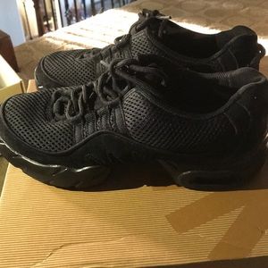 Dance Sneakers // Hip-Hop